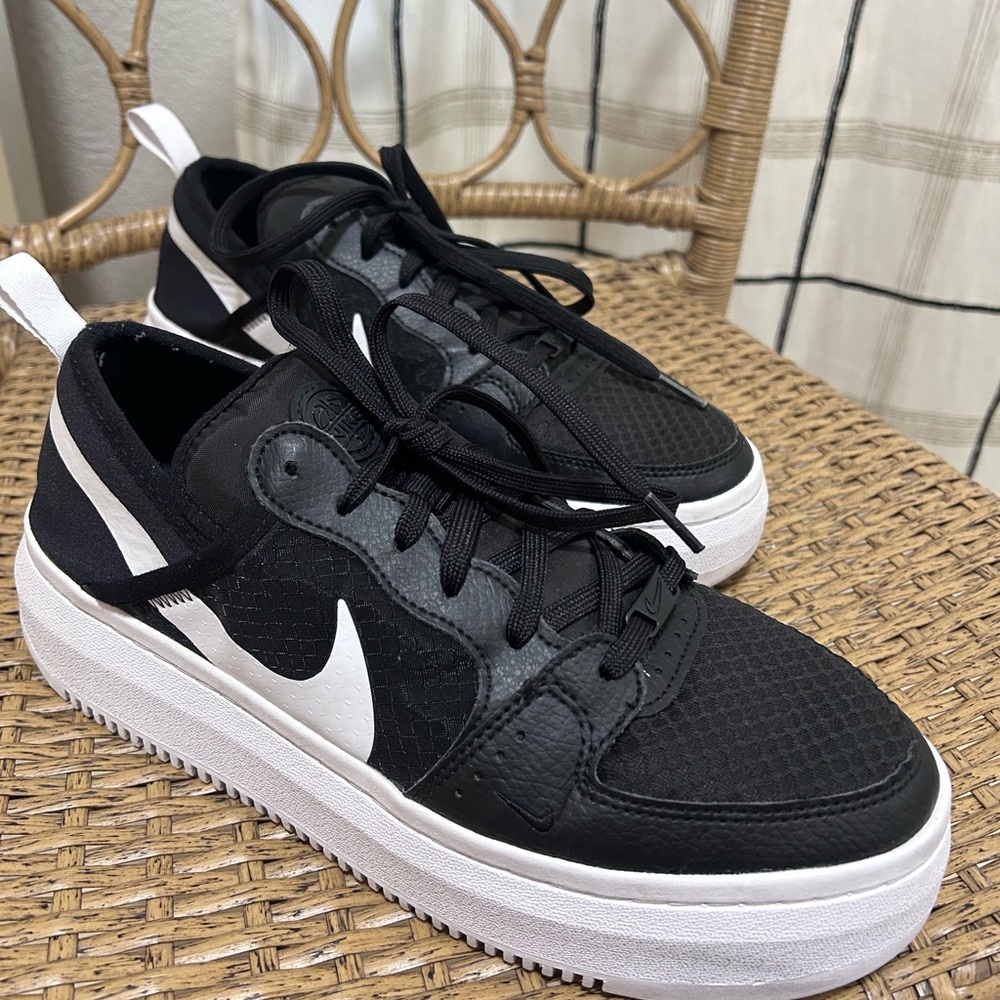 Nike platform sneaker 9.5